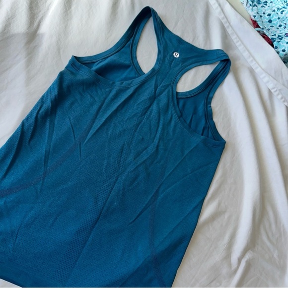 Lululemon swiftly tech top tank style racer back in size 6 - Picture 7 of 7